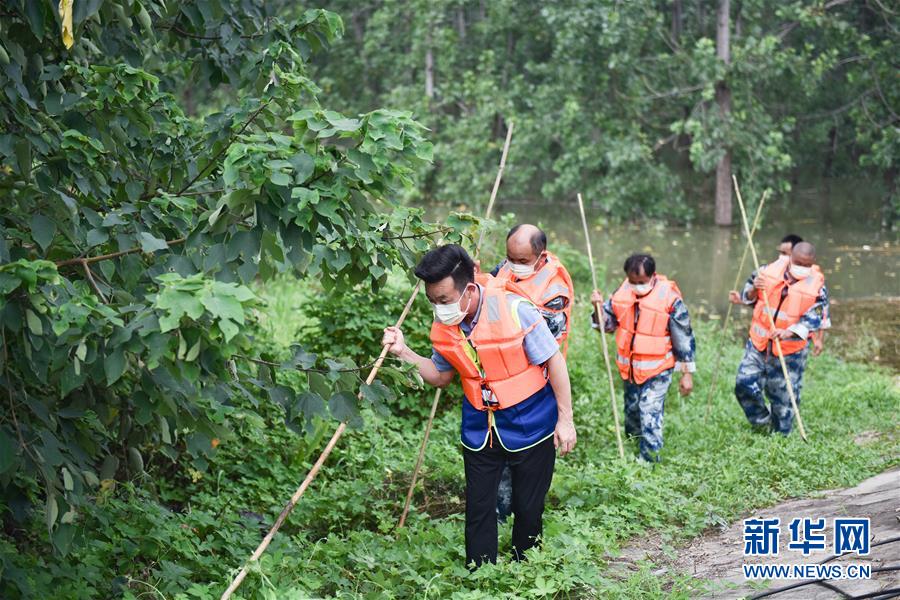 7��14�գ��н����ֵĽ������ڳ���������Ѳ�顣�»������ Ф�վ� ��