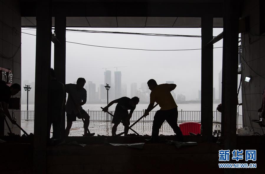 7��6�գ�������Ա���人���������բ�ڡ��»������ Ф�վ� ��