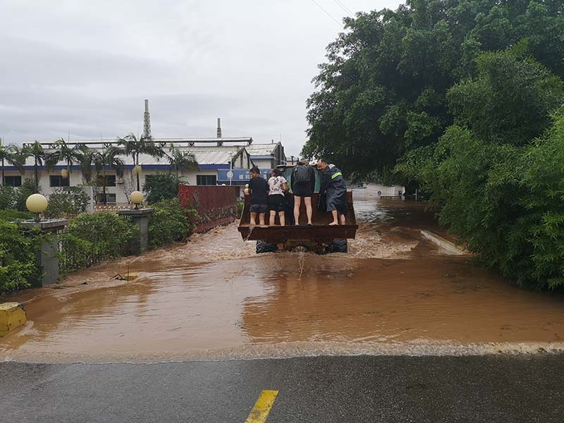 8��18������10�����ң���ɽʢ�͹������һ����Ա�����ֳ��� ʢ����Դ���� ͼ