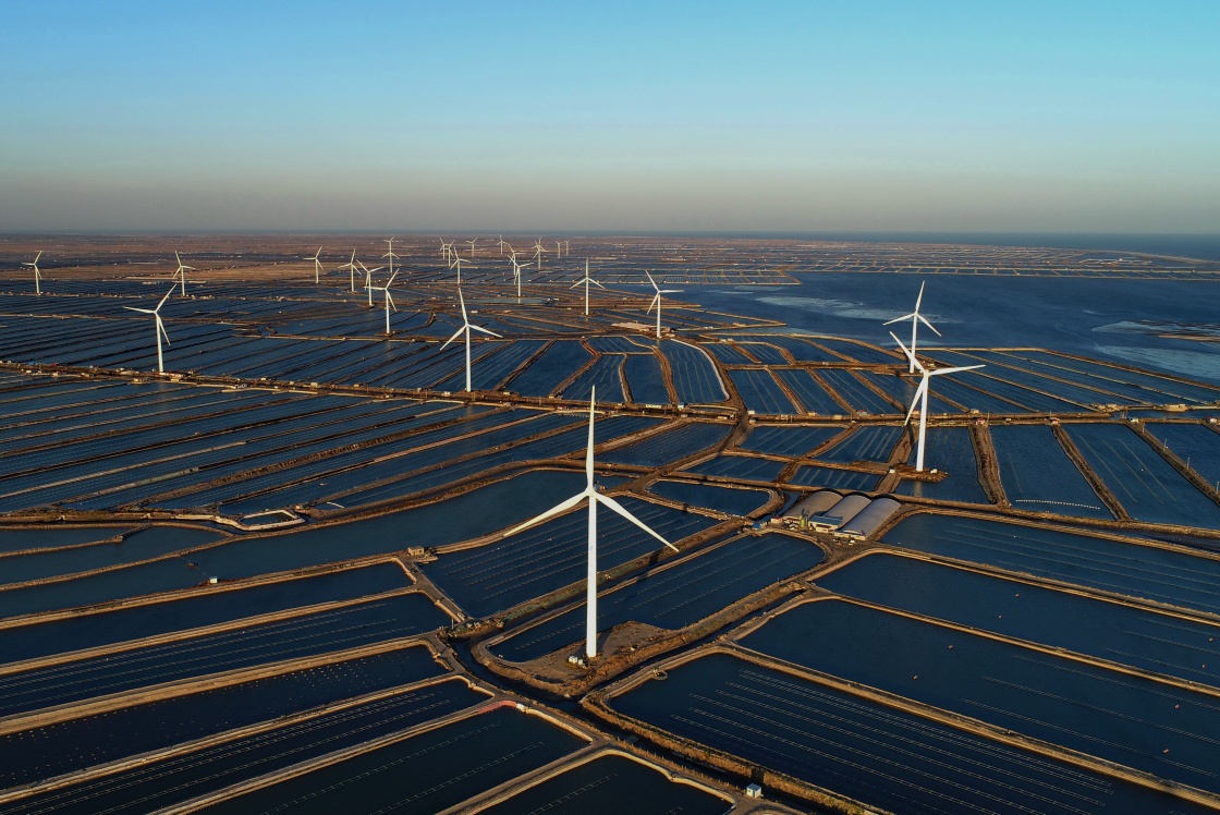 ��2030�꣬�й���λ����������ֵ������̼�ŷŽ���2005���½�65%���ϣ��ǻ�ʯ��Դռһ����Դ���ѱ��ؽ��ﵽ25%���ң�ɭ�����������2005������60�������ף���硢̫���ܷ�����װ���������ﵽ12��ǧ�����ϡ�&nbsp; �»��� ����ͼ